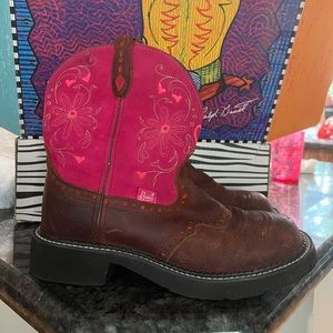 Justin Ladies Gypsy Casual Boot with Spice Brown Cowhide Foot w/ Perfed Saddle.